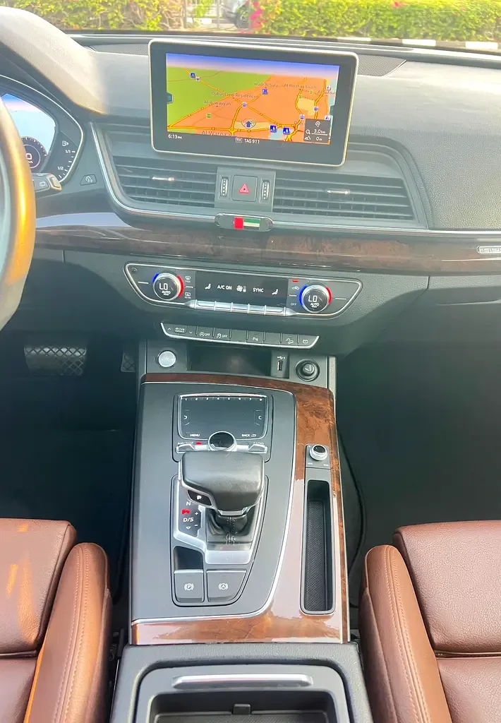 Audi Q5 45 TFSI S tronic quattro (249 حصان) - 16