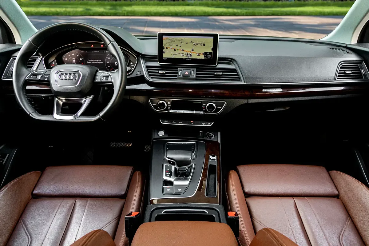 Audi Q5 45 TFSI S tronic quattro (249 حصان) - 8