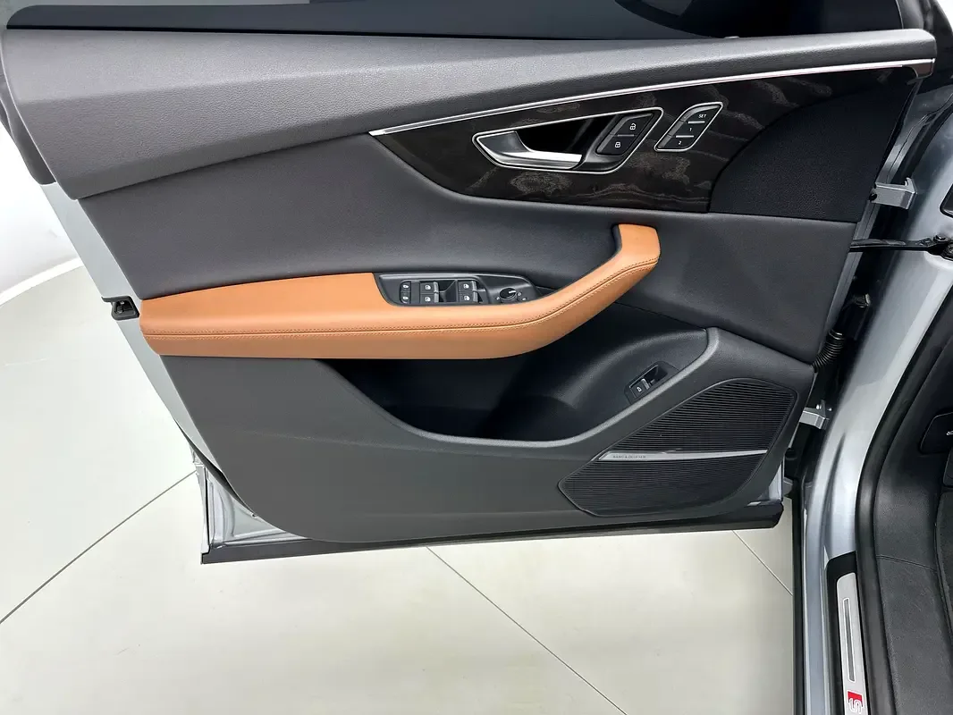 Audi Q8 55 TFSI Tiptronic quattro (340 حصان) - 15