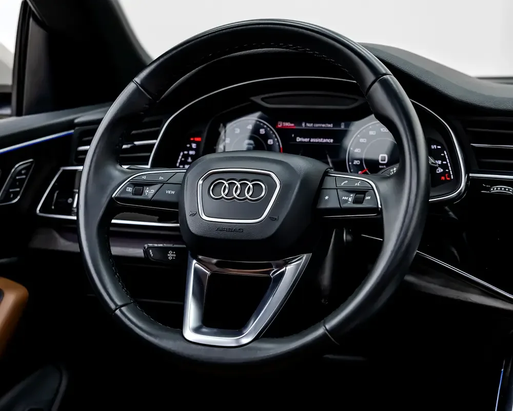 Audi Q8 55 TFSI Tiptronic quattro (340 hp) - 11