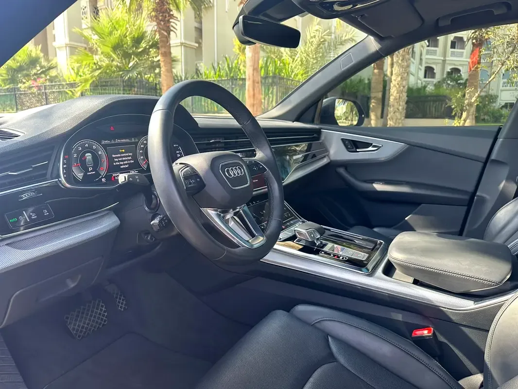 Audi Q8 55 TFSI Tiptronic quattro (340 hp) - 3