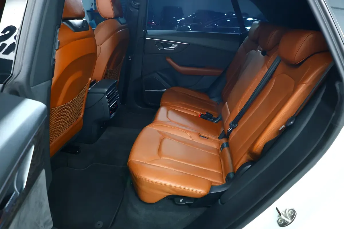 Audi Q8 55 TFSI Tiptronic quattro (340 حصان) - 11