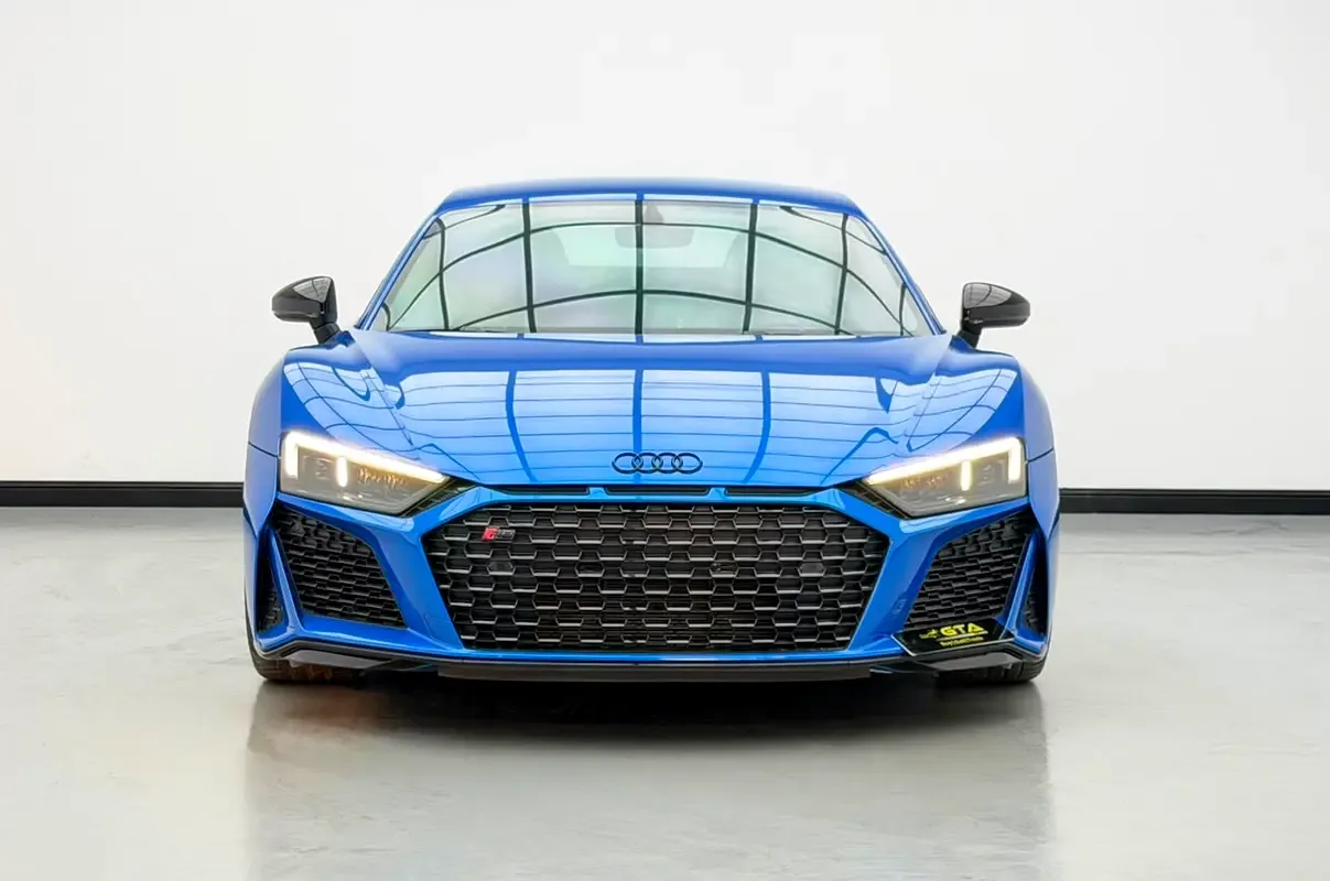 Audi R8 5.2 AMT (540 حصان) - 2
