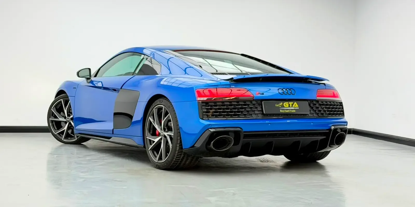 Audi R8 5.2 AMT (540 حصان) - 6