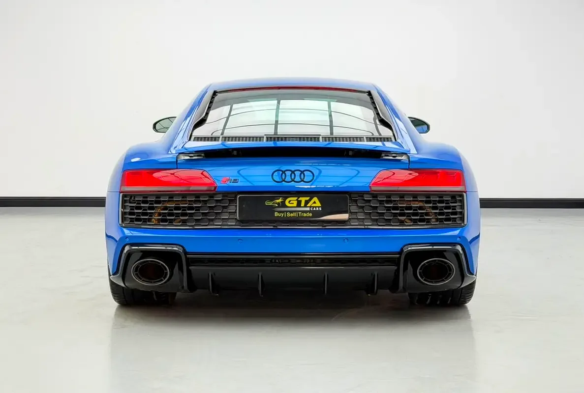 Audi R8 5.2 AMT (540 حصان) - 5