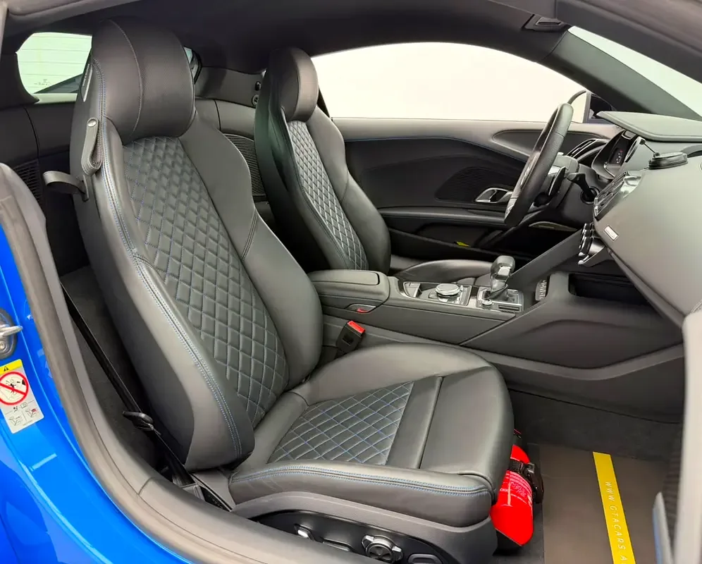 Audi R8 5.2 AMT (540 حصان) - 10