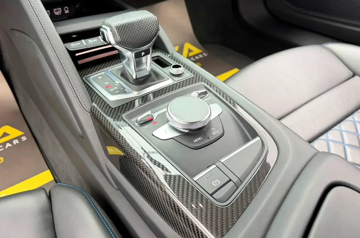 Audi R8 5.2 AMT (540 حصان) - 11