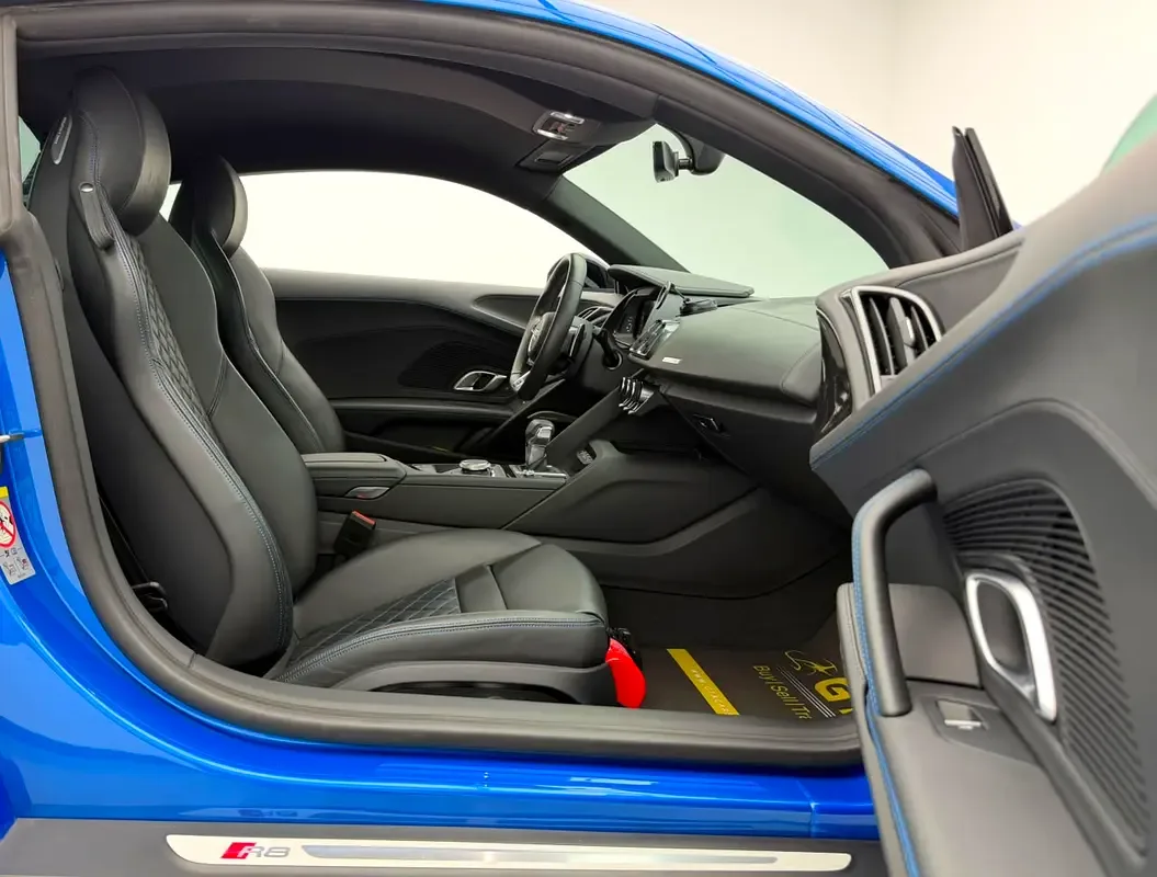 Audi R8 5.2 AMT (540 حصان) - 13