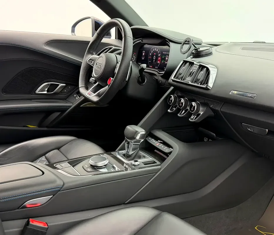 Audi R8 5.2 AMT (540 حصان) - 9