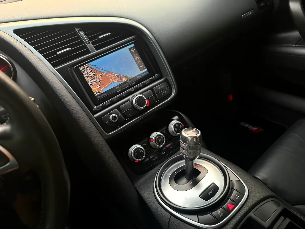 Audi R8 5.2 FSI quattro R tronic (525 hp) - 9
