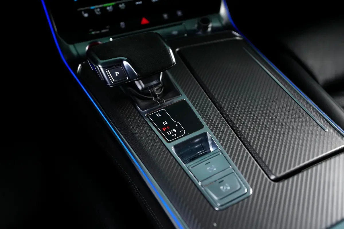 Audi RS 6 V8 4.0 Tiptronic AT (612 حصان) - 14
