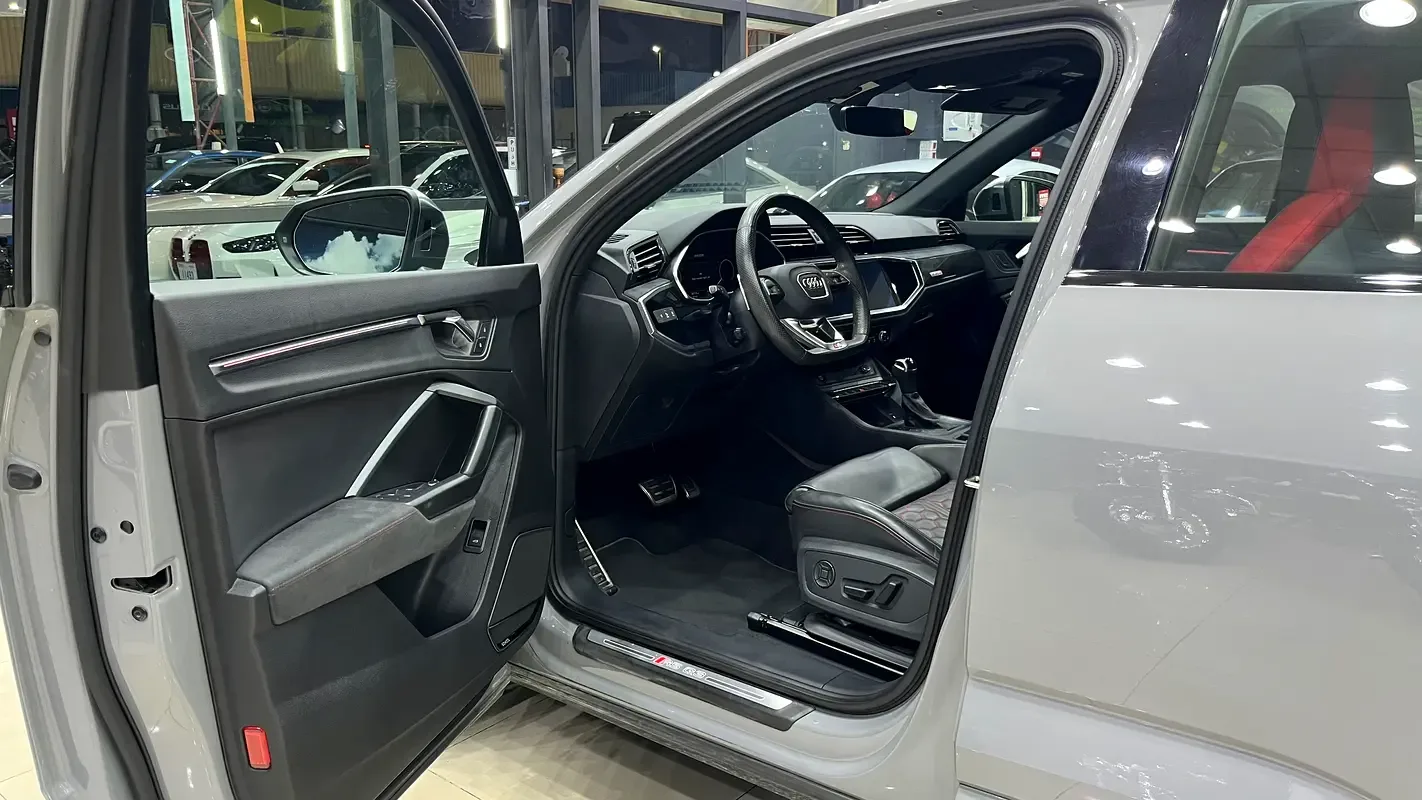 Audi RS Q3 2.5 l, 400 hp, بنزين, robot, Four-wheel drive (4WD) - 11