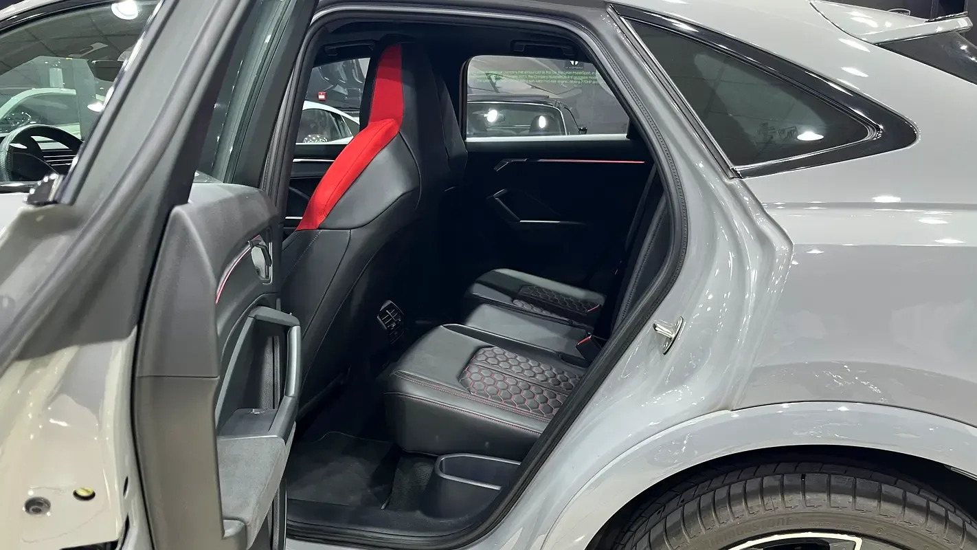 Audi RS Q3 2.5 l, 400 hp, بنزين, robot, Four-wheel drive (4WD) - 15