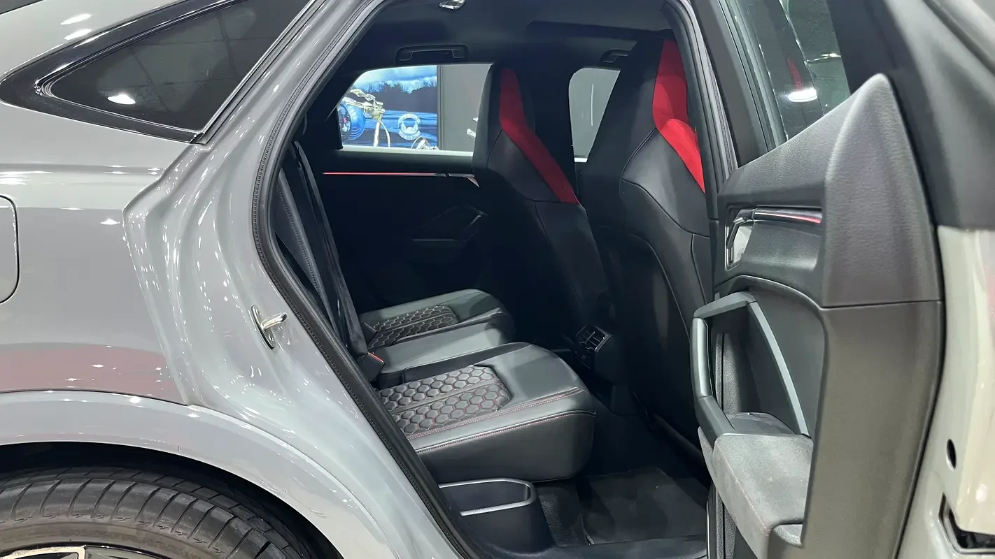 Audi RS Q3 2.5 l, 400 hp, بنزين, robot, Four-wheel drive (4WD) - 16
