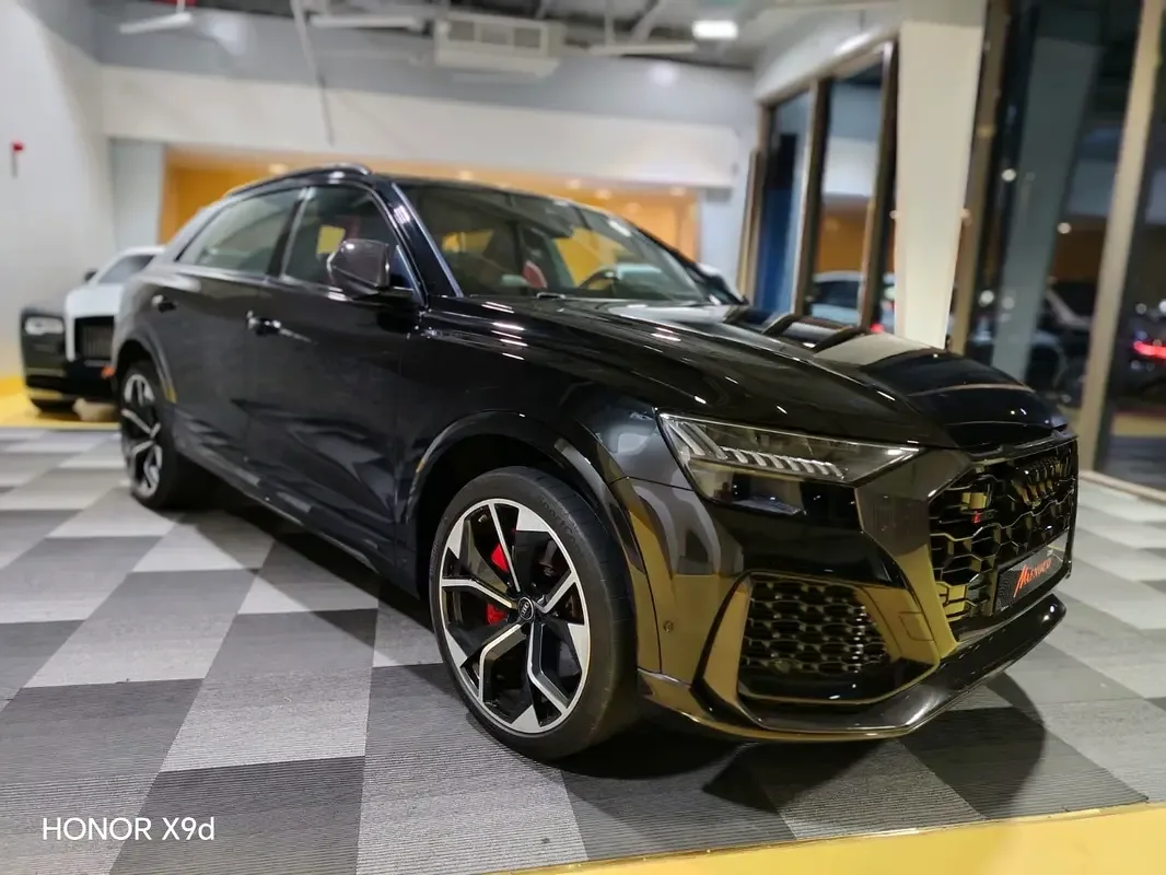 Audi RS Q8 4.0 AT 4WD (600 حصان) - 2