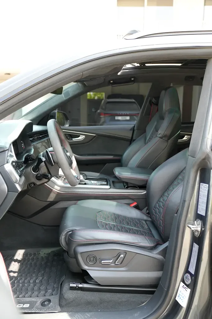 Audi RS Q8 4.0 AT 4WD (600 حصان) - 2