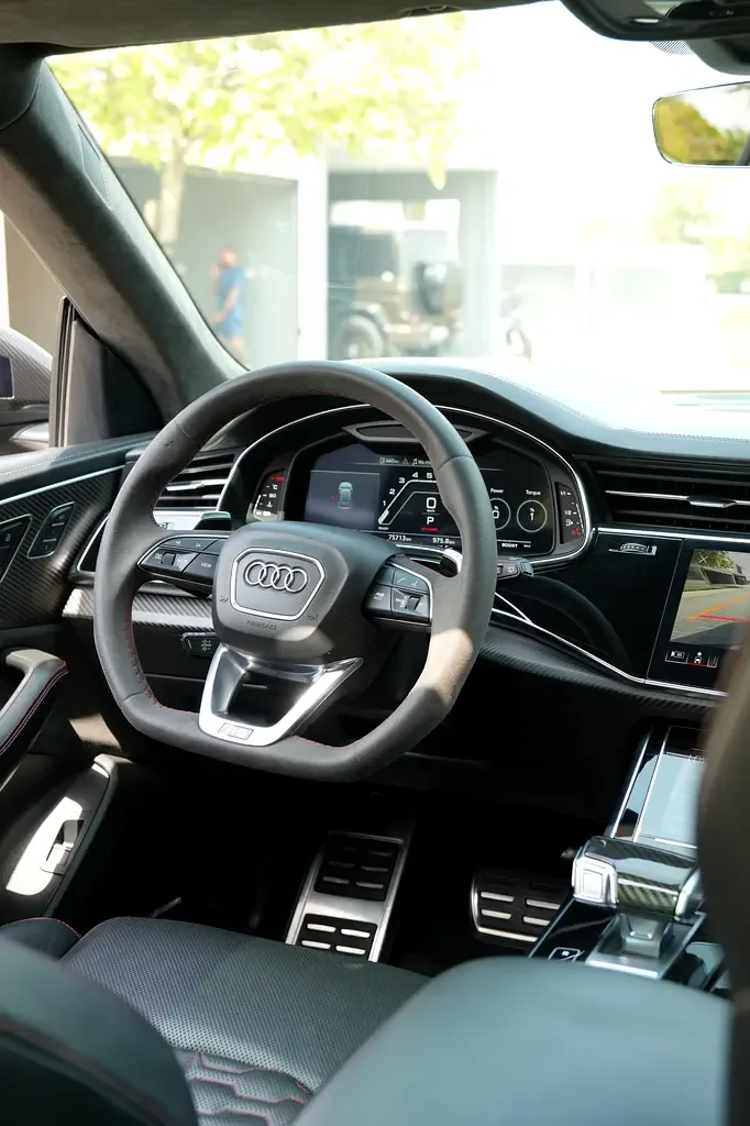Audi RS Q8 4.0 AT 4WD (600 حصان) - 3