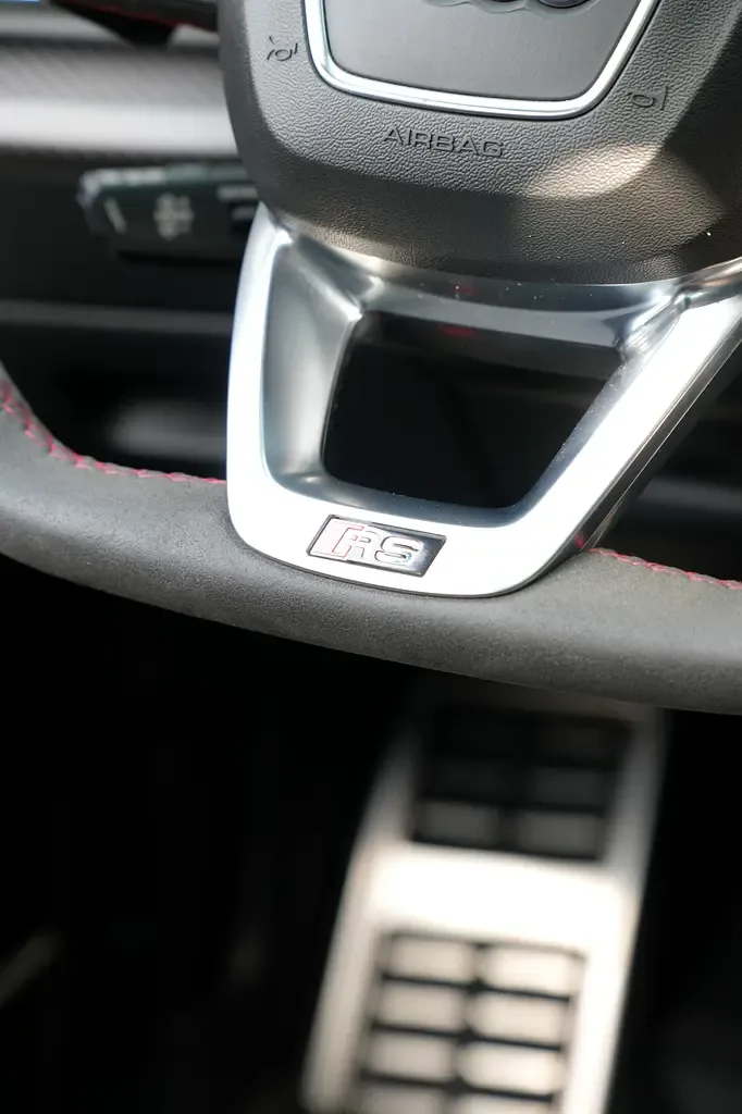 Audi RS Q8 4.0 AT 4WD (600 حصان) - 4