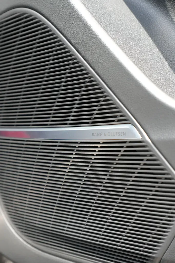 Audi RS Q8 4.0 AT 4WD (600 حصان) - 7