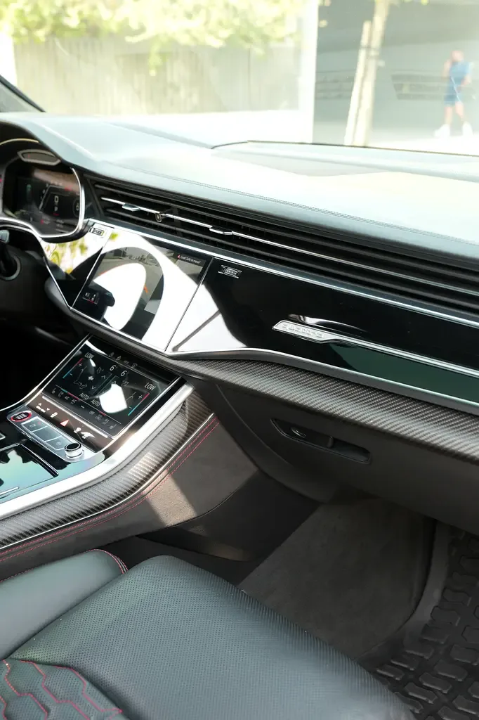 Audi RS Q8 4.0 AT 4WD (600 حصان) - 10