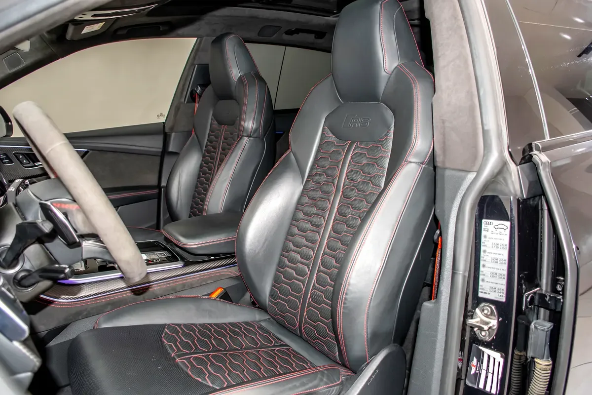 Audi RS Q8 4.0 AT 4WD (600 حصان) - 10