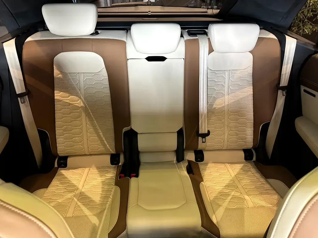 Audi RS Q8 4.0 AT 4WD (600 حصان) - 11