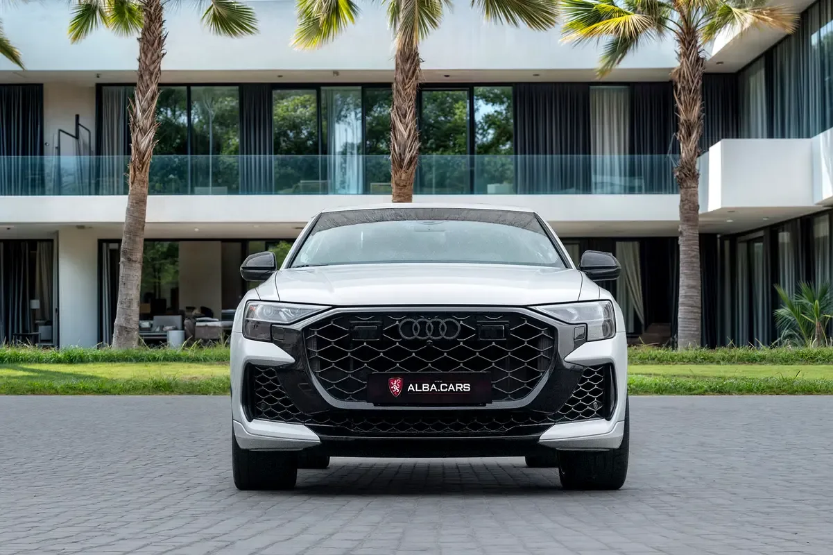 Audi RS Q8 4.0 AT AWD (600 حصان) - 4