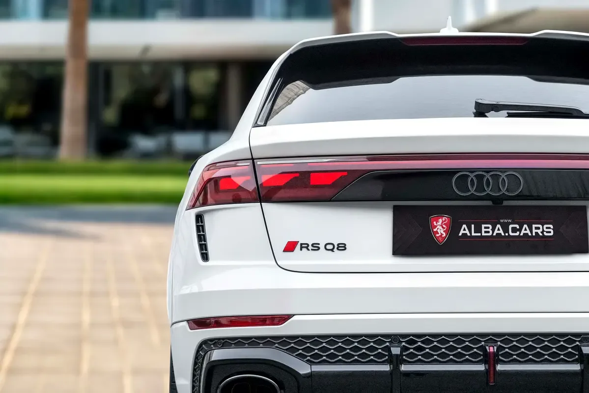 Audi RS Q8 4.0 AT AWD (600 حصان) - 6