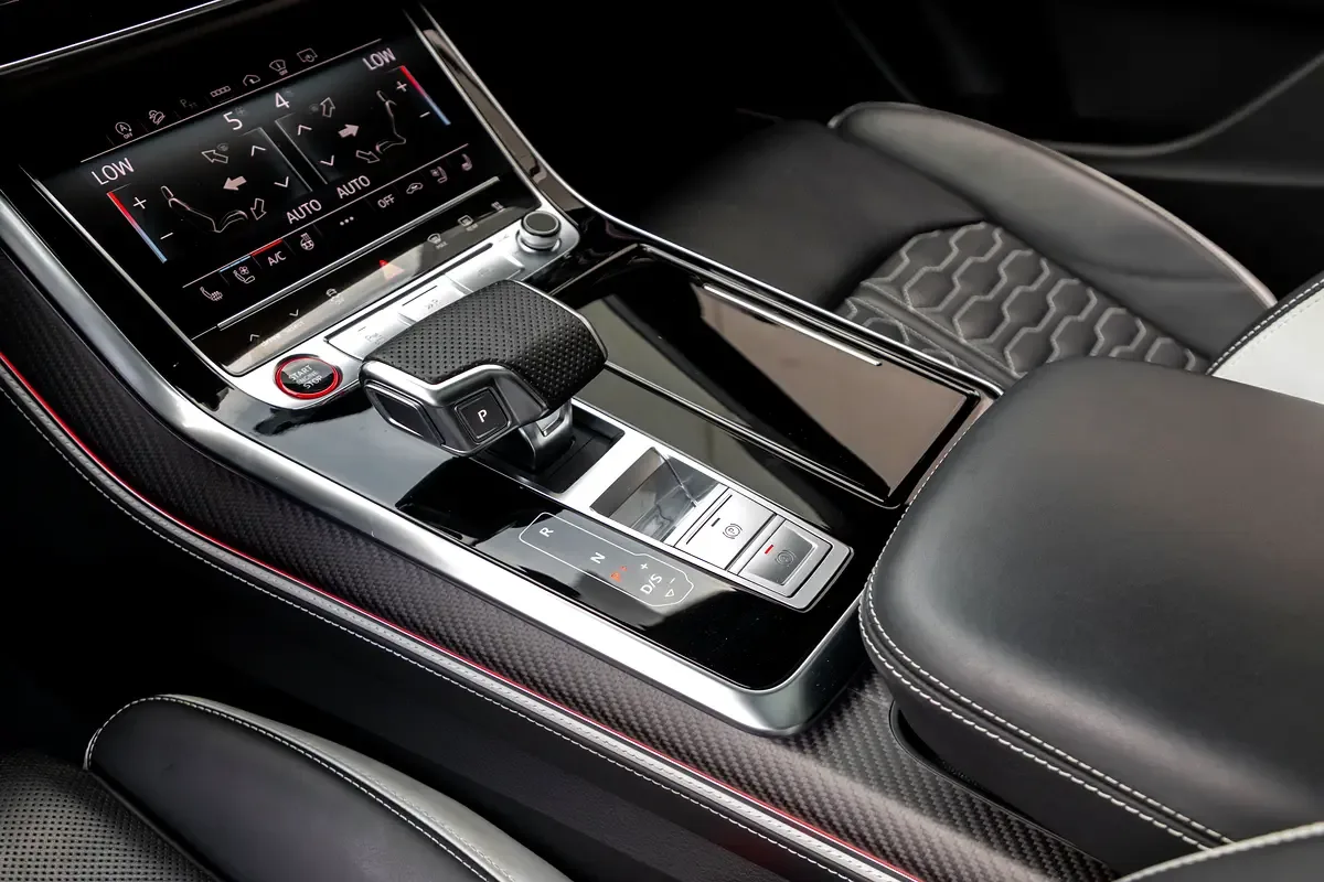 Audi RS Q8 4.0 AT AWD (600 حصان) - 13
