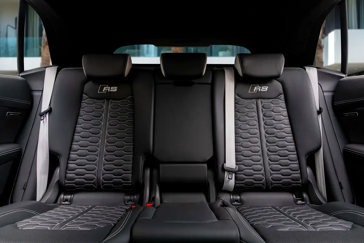 Audi RS Q8 4.0 AT AWD (600 حصان) - 12