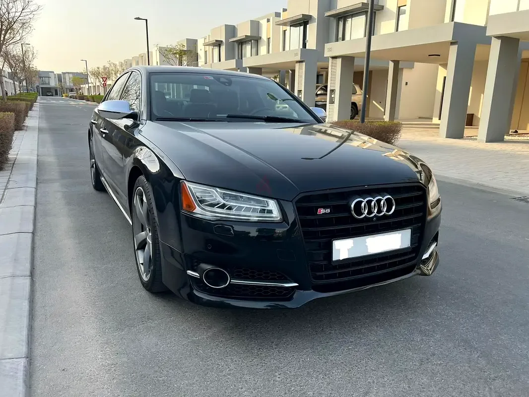 Audi S8 4.0 AT 4WD (520 hp)