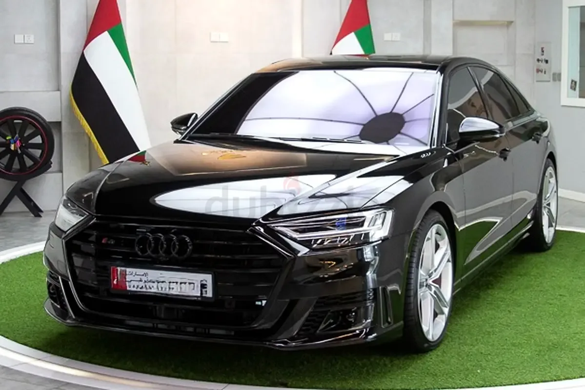 Audi S8 4.0 AT 4WD (571 hp)