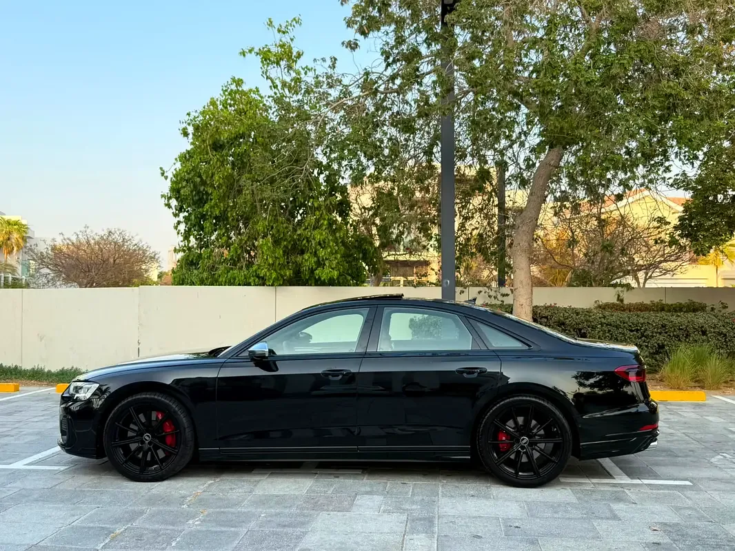 Audi S8 4.0 AT 4WD (571 hp) - 4