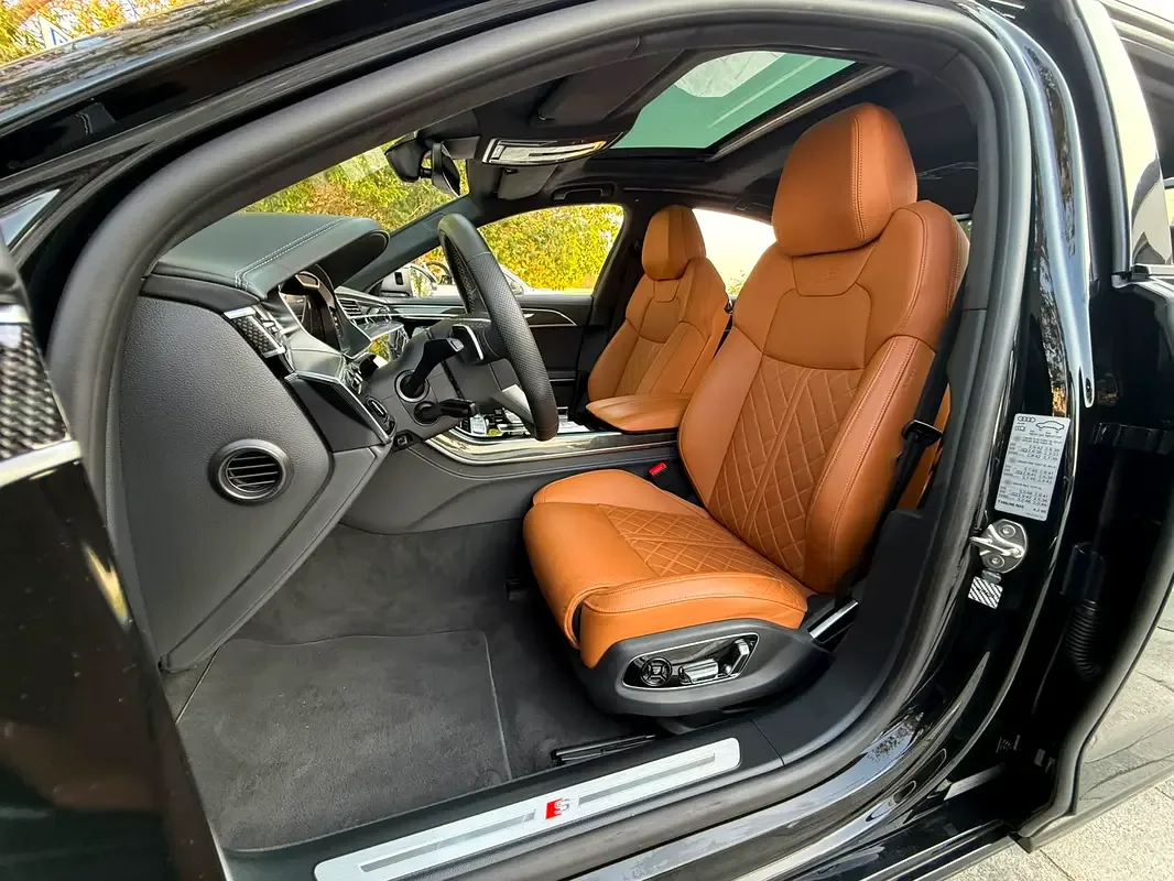 Audi S8 4.0 AT 4WD (571 hp) - 11