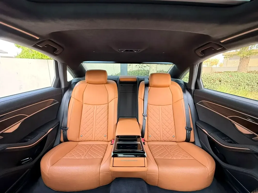 Audi S8 4.0 AT 4WD (571 hp) - 14