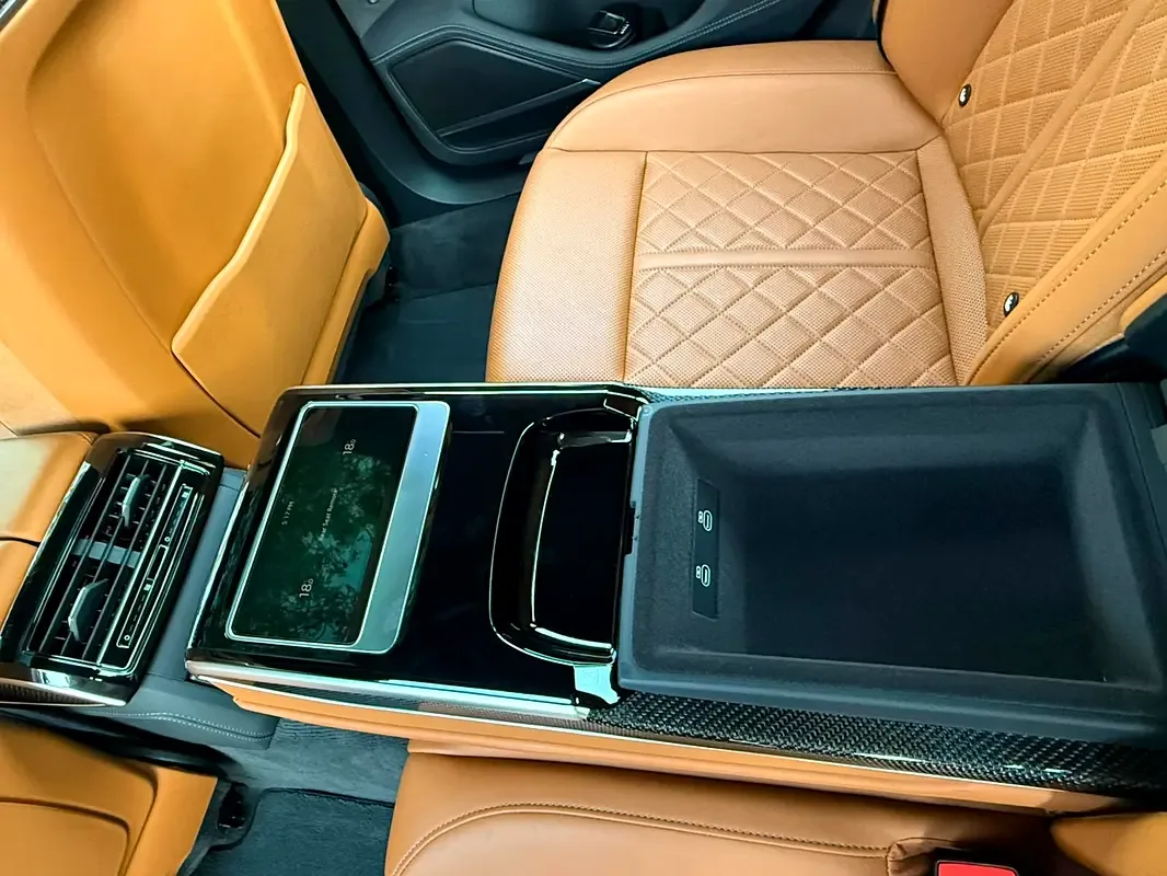 Audi S8 4.0 AT 4WD (571 hp) - 17