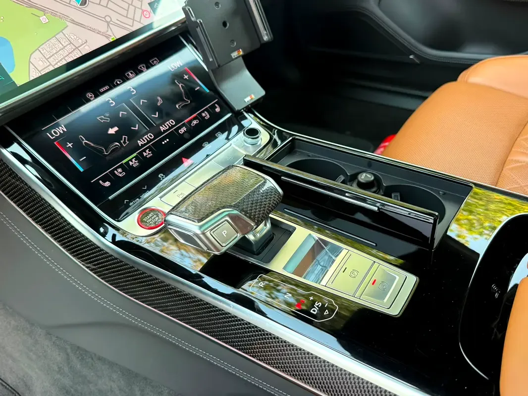 Audi S8 4.0 AT 4WD (571 hp) - 16