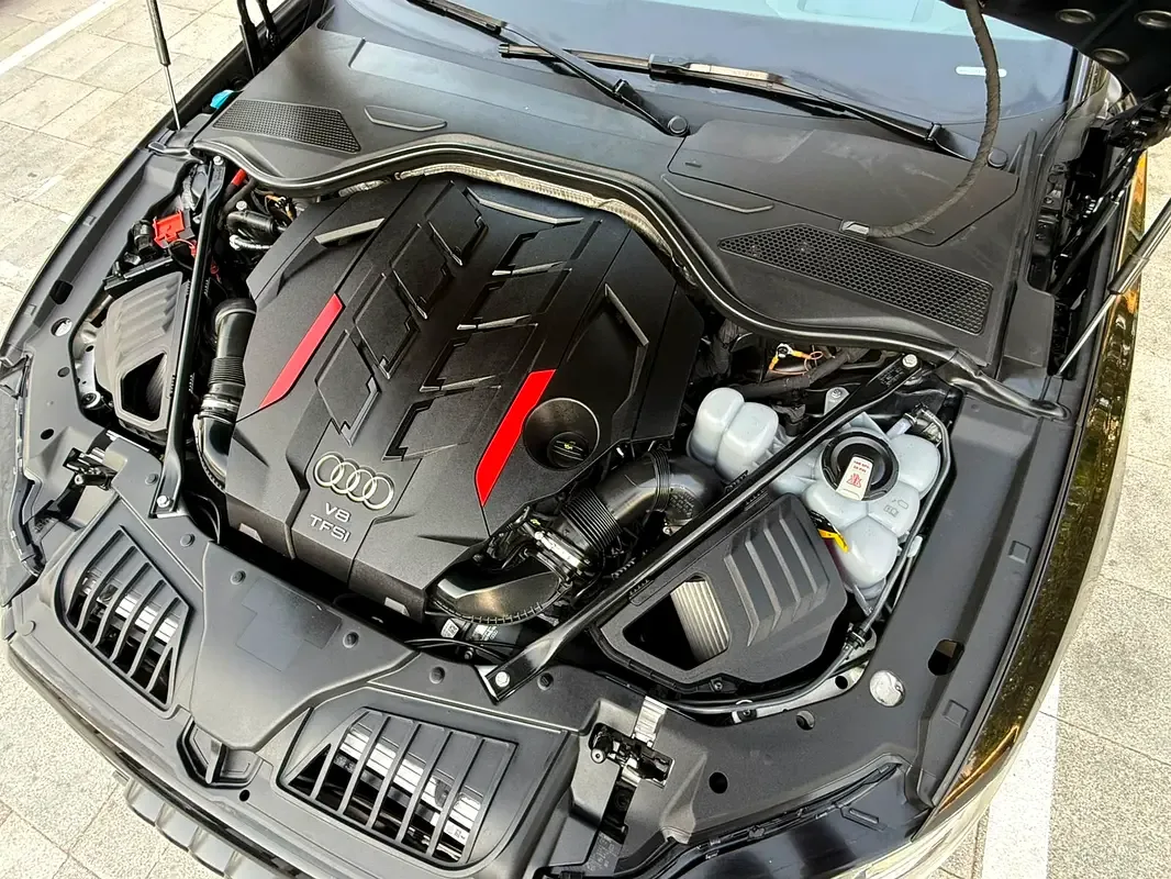 Audi S8 4.0 AT 4WD (571 hp) - 19