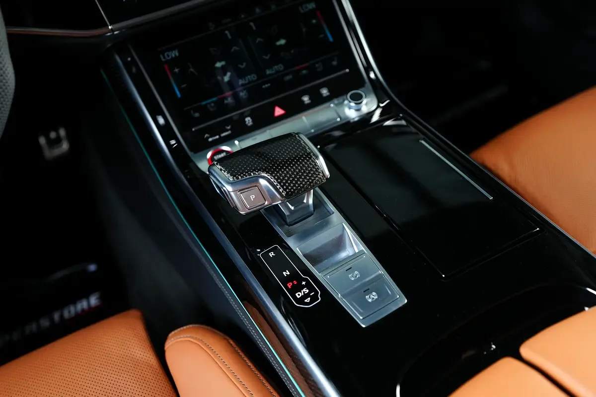 Audi S8 4.0 AT 4WD (571 hp) - 13