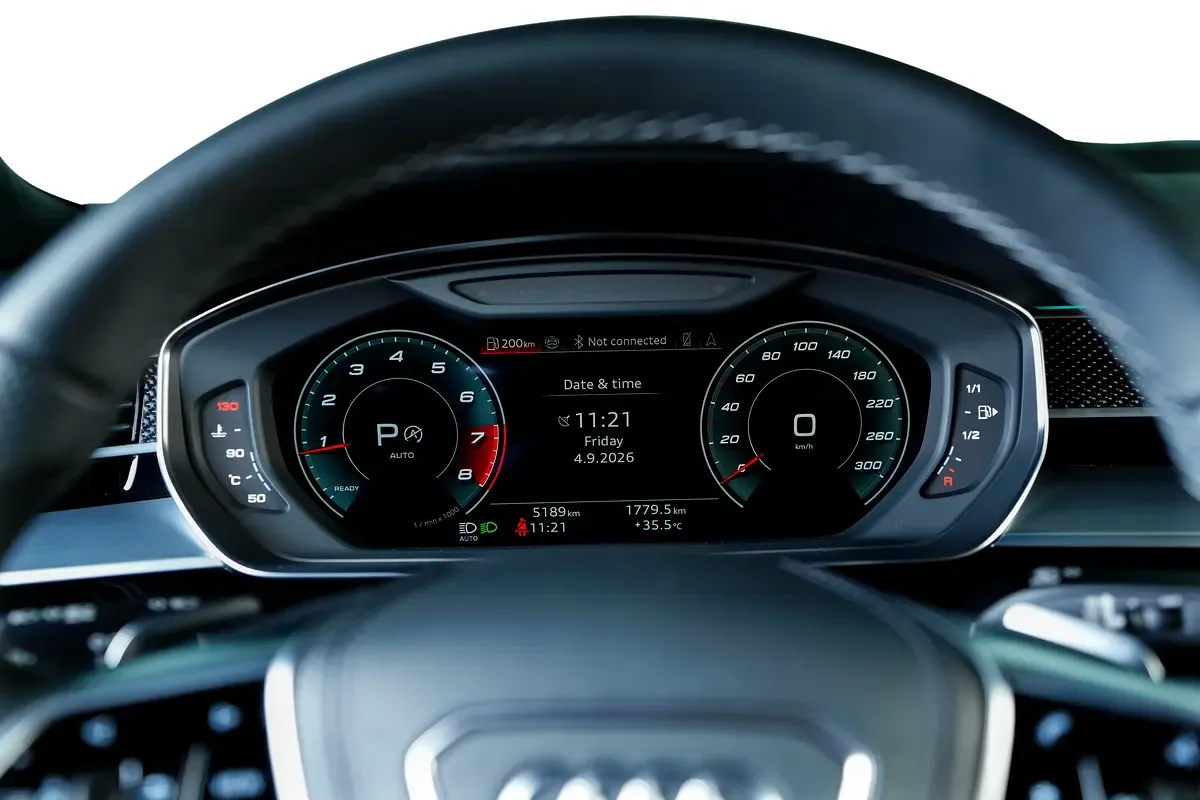 Audi S8 4.0 AT 4WD (571 hp) - 15