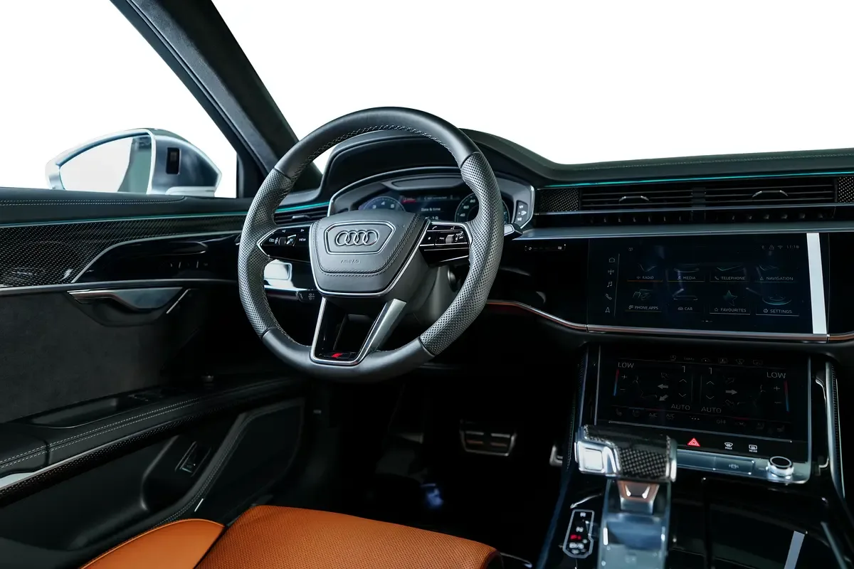 Audi S8 4.0 AT 4WD (571 hp) - 12
