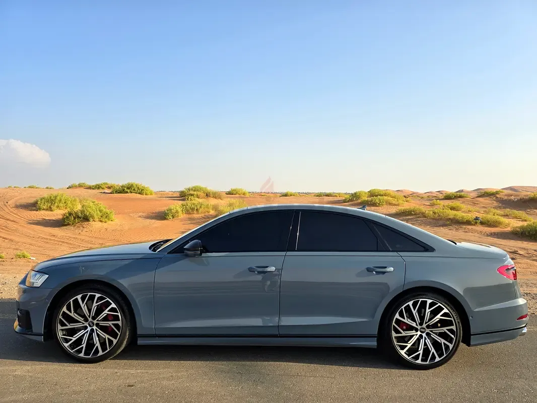 Audi S8 4.0 AT 4WD (571 حصان) - 3