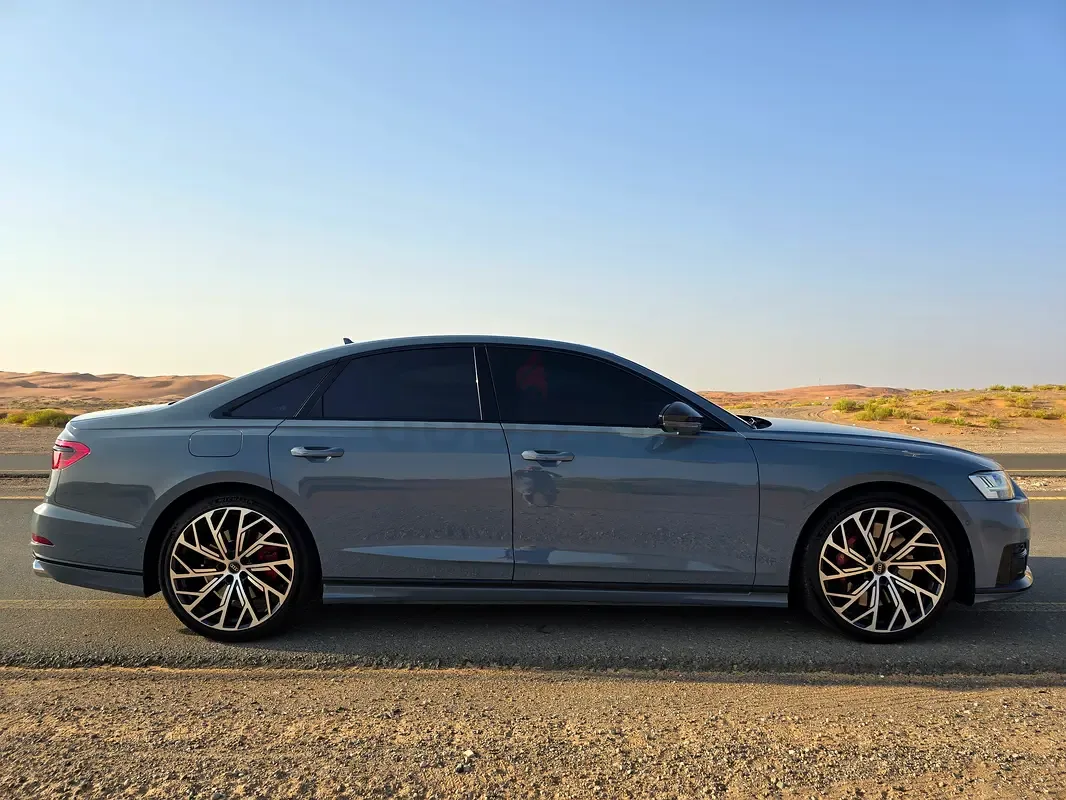 Audi S8 4.0 AT 4WD (571 حصان) - 6