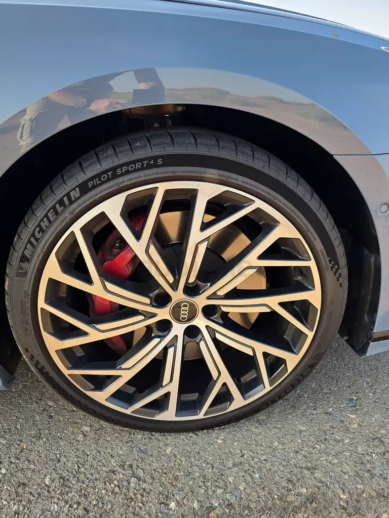 Audi S8 4.0 AT 4WD (571 حصان) - 7