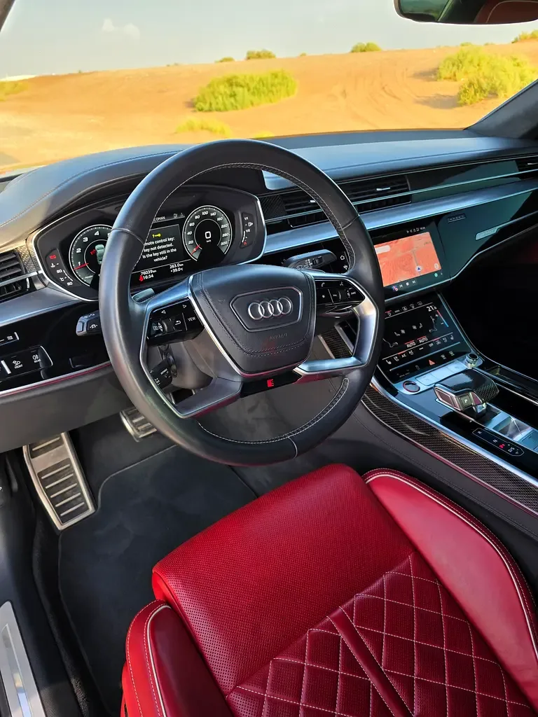 Audi S8 4.0 AT 4WD (571 حصان) - 10