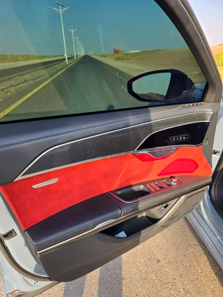 Audi S8 4.0 AT 4WD (571 حصان) - 12
