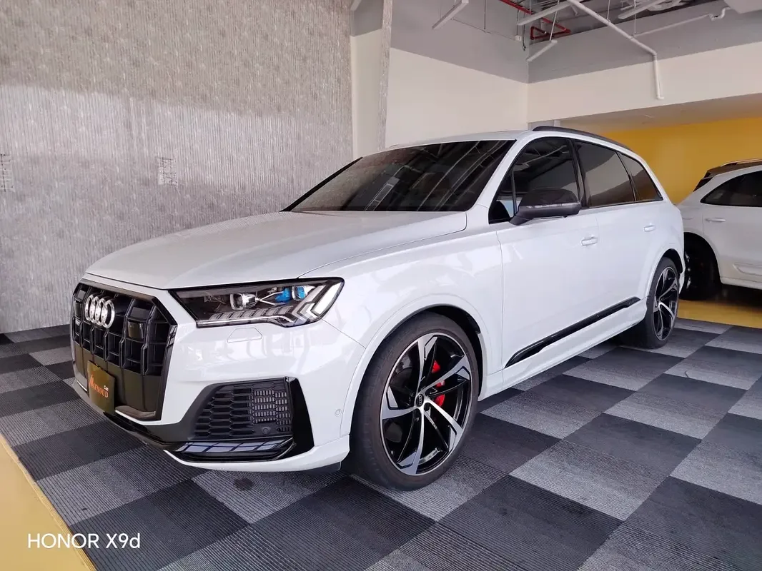 Audi SQ7 4.0 AT 4WD (507 hp)