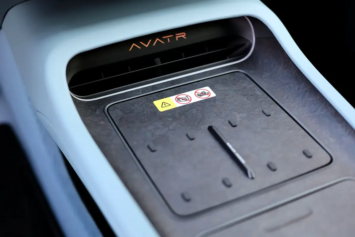 Avatr 12 AT 4WD (547 حصان) - 10