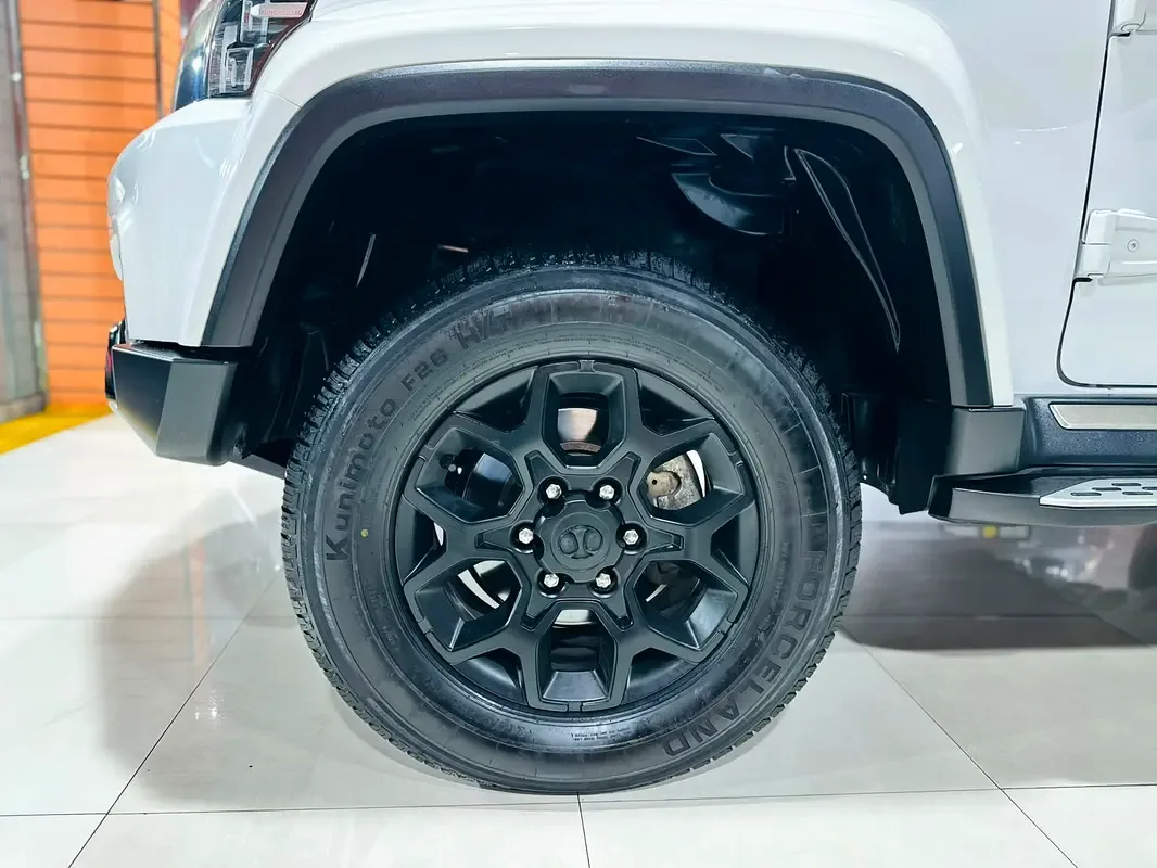 Baic BJ40 2.0 AT RWD (224 hp) - 12