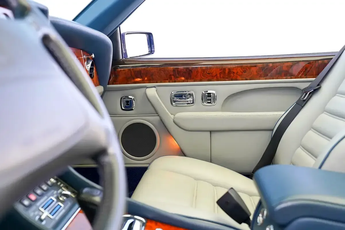 Bentley Azure 6.8 AT RWD (426 hp) - 12
